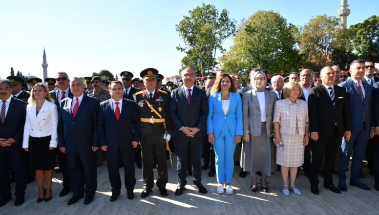 30 Ağustos Zafer Bayramı Münasebetiyle Atatürk Anıtı’na Çelenk Sunuldu