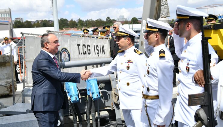 Vali Soytürk TCG Işın Gemisi’ni Ziyaret Etti