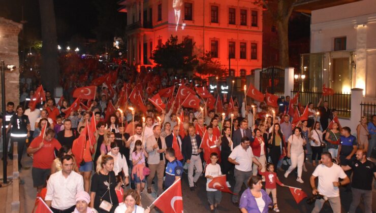 Zafer Bayramı Coşkusu Fener Alayı İle Taçlandı
