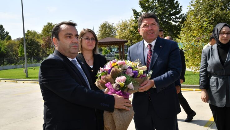 Adalet Bakanı Tunç Adliyeyi Ziyaret Etti