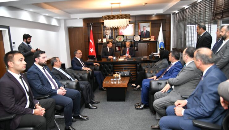 Bakan Uraloğlu Kapaklı Belediyesini Ziyaret Etti