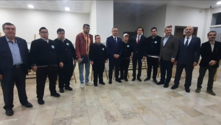 Down Sendromlu Gençlerden Fotoğraf Sergisi