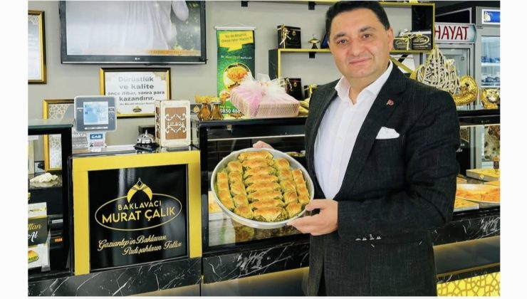 Sanatsever Esnaftan Anneler Gününde Kadın Yazarlara Vefa