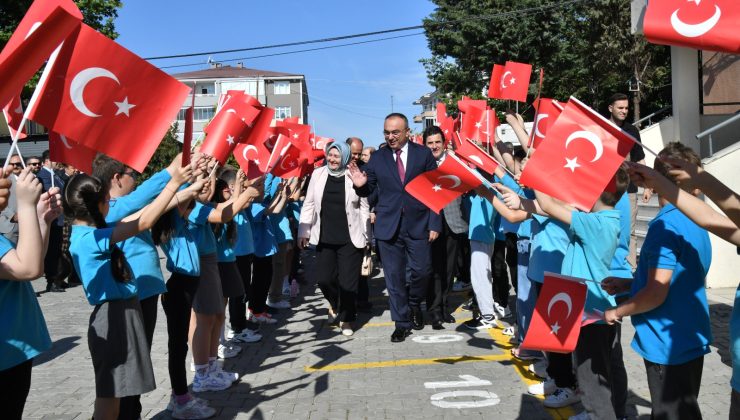 Vali Soytürk Dünya Oyun Oynama Günü’nde Öğrencilerle Oyun Oynadı