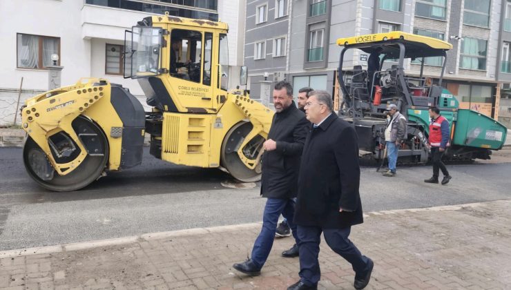 Çorlu Belediyesi Fen İşleri Ekiplerinin Asfalt Çalışmaları Devam Ediyor