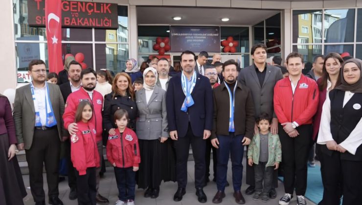Başkan Topak: “Gençlerimizle Geleceğe Yürüyoruz”