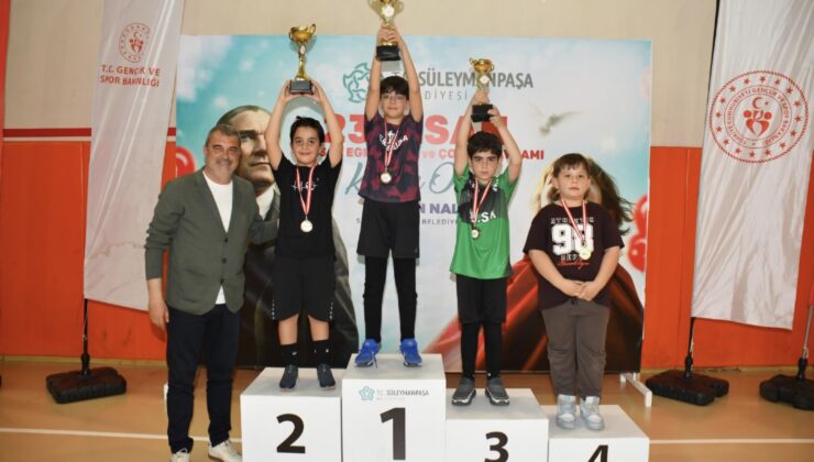 23 Nisan Turnuvalarında Gençler Kıyasıya Mücadele Etti