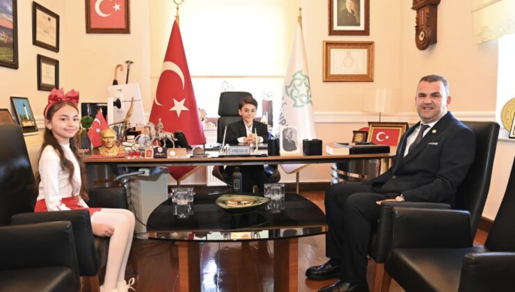 Başkan Nallar Koltuğu Çocuk Meclisi Başkanına Emanet Etti