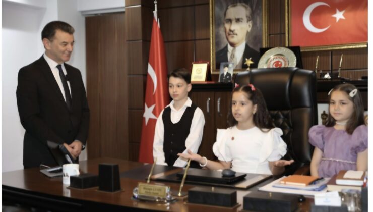 Başkan Çetin Koltuğu Çocuklara Bıraktı