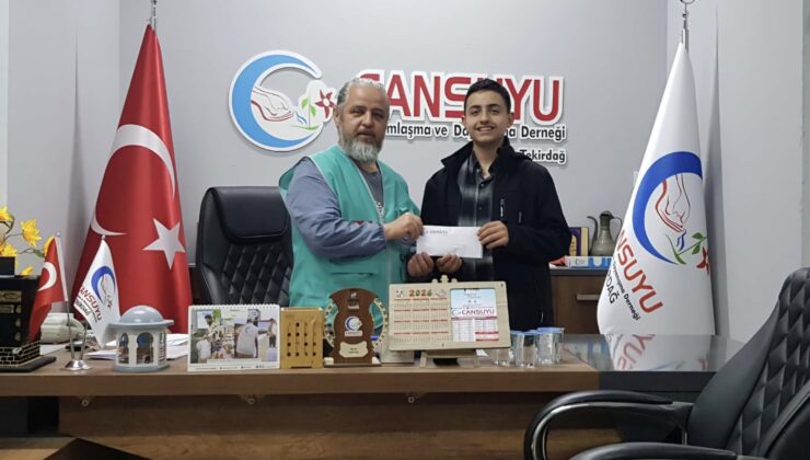 Genç gönüllüler Cansuyu oldu